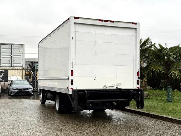 2018 Hino 195 20-Foot Cube Van with Power Tail Gate image 8