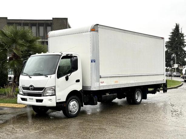 2018 Hino 195 20-Foot Cube Van with Power Tail Gate image 5