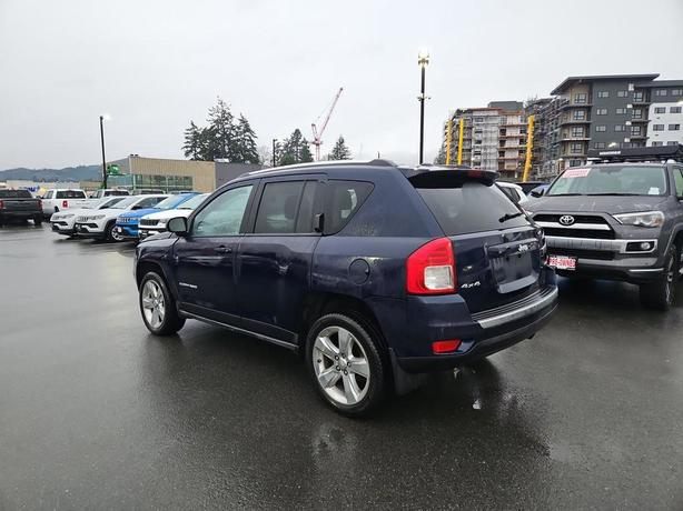 2012 Jeep Compass Limited 4WD | Leather Seats! image 4