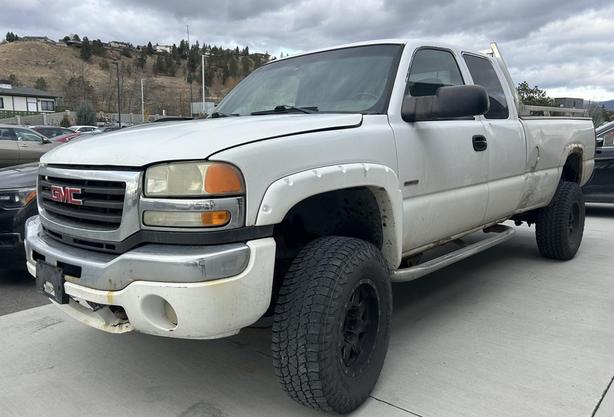 2005 GMC Sierra 3500 SLE AUTO, KEYLESS ENTRY, FABRIC SEATS, TOW PACKAGE, SIDE ST image 1