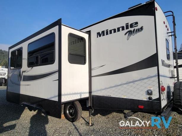 Used 2019 Winnebago Minnie Plus 27RBDS image 2