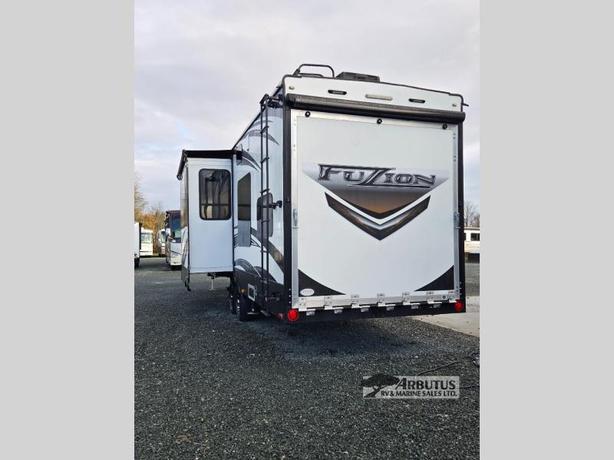 Used 2015 Keystone RV Fuzion 325 image 3
