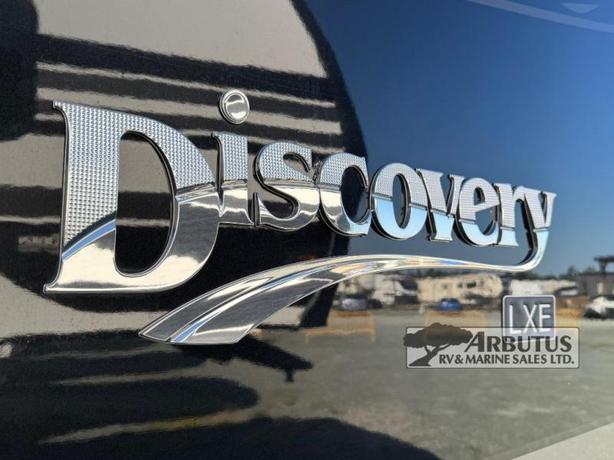 Used 2019 Fleetwood RV Discovery LXE 44H image 4