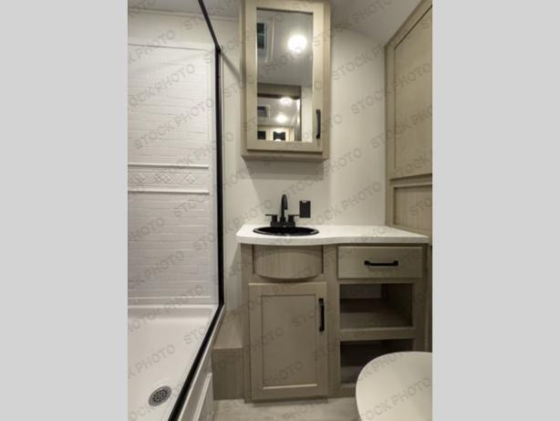 Used 2025 Grand Design Momentum MAV 24MAV image 7