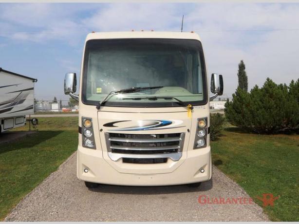Used 2017 Thor Motor Coach Vegas 25.3 image 2
