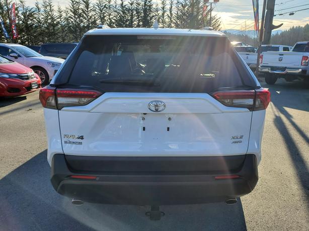 2019 Toyota RAV4 XLE AWD - One Owner, No Accidents image 7