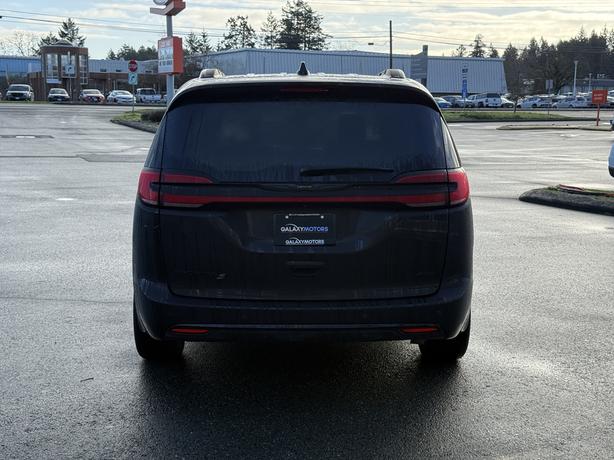 2023 Chrysler Pacifica Touring L AWD image 7