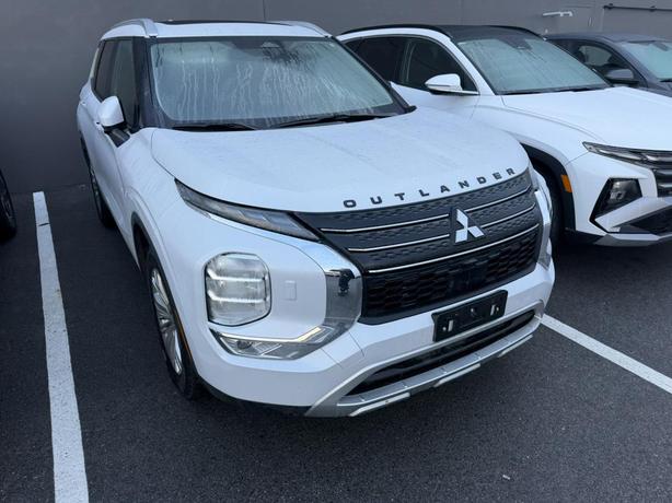 2024 Mitsubishi Outlander SE POWER SEAT! HEATED SEATS! PUSH BUTTON START! NO ACC image 1