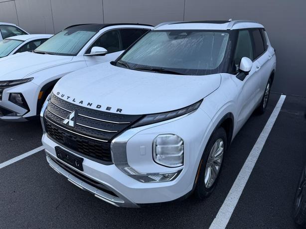 2024 Mitsubishi Outlander SE POWER SEAT! HEATED SEATS! PUSH BUTTON START! NO ACC image 2