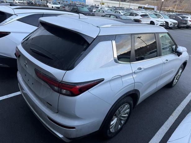 2024 Mitsubishi Outlander SE POWER SEAT! HEATED SEATS! PUSH BUTTON START! NO ACC image 4