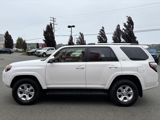 2023 Toyota 4Runner Base image 4