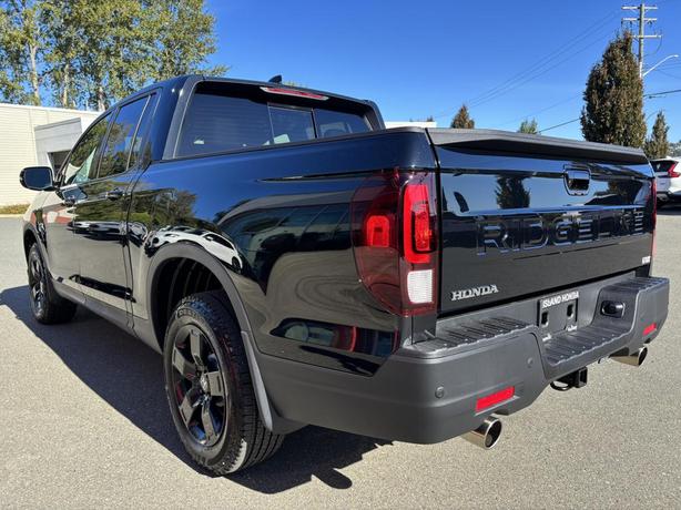 2025 Honda Ridgeline Black Edition image 5