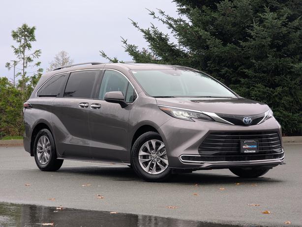 2023 Toyota Sienna XLE - No Accidents, 8 Passenger, Sunroof image 4