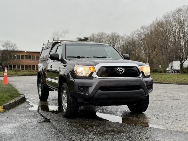 2015 Toyota Tacoma SR5 4X4 with Canopy image 2