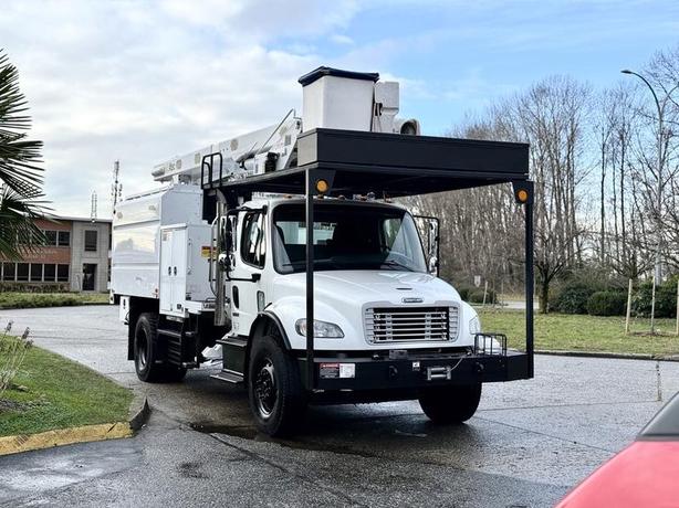 2015 Freightliner M2 106 Cummins Altec Bucket Truck with 10-Foot Dump Box image 2