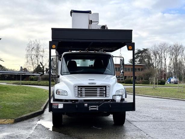2015 Freightliner M2 106 Cummins Altec Bucket Truck with 10-Foot Dump Box image 3