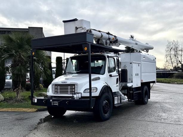 2015 Freightliner M2 106 Cummins Altec Bucket Truck with 10-Foot Dump Box image 4