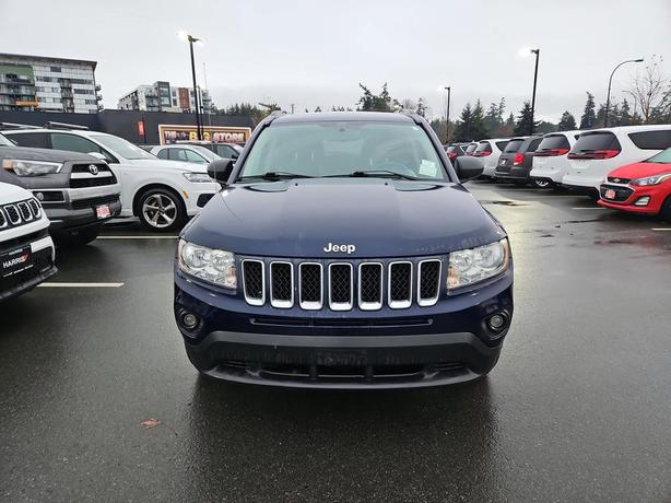 2012 Jeep Compass Limited 4WD | Leather Seats! image 2