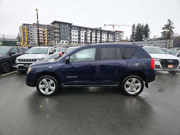 2012 Jeep Compass Limited 4WD | Leather Seats! image 3