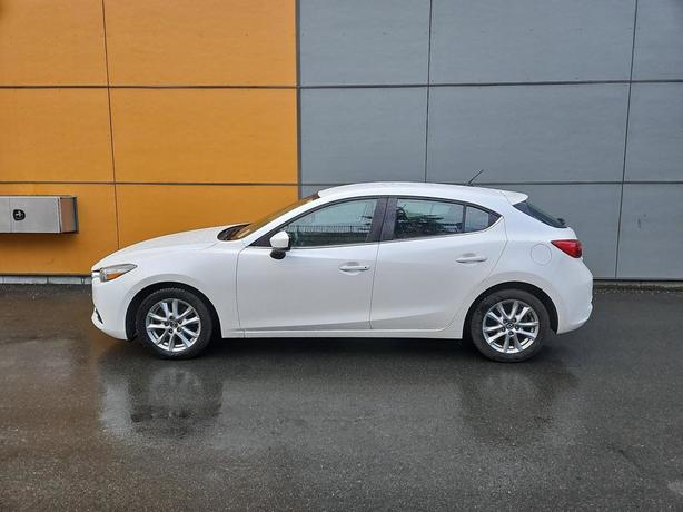2017 Mazda3 GS | Backup Camera | Heated Seats! image 3