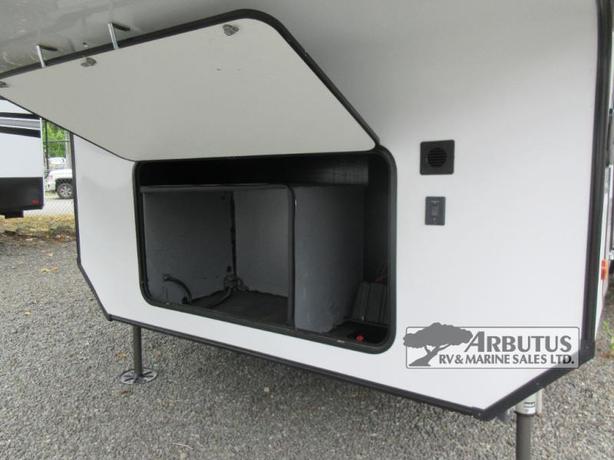 Used 2022 Alliance RV Paradigm 385FL image 6