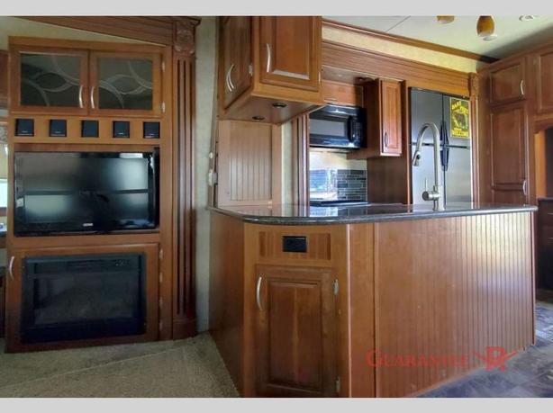 Used 2013 Prime Time RV Sanibel 3500 image 8