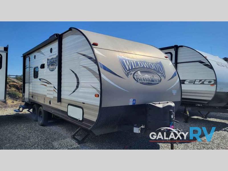 Used 2017 Forest River RV Wildwood 201BHXL display photo