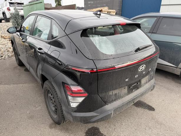 2025 Hyundai Kona Essential LOW KMS! NO ACCIDENT! ONE OWNER! image 3