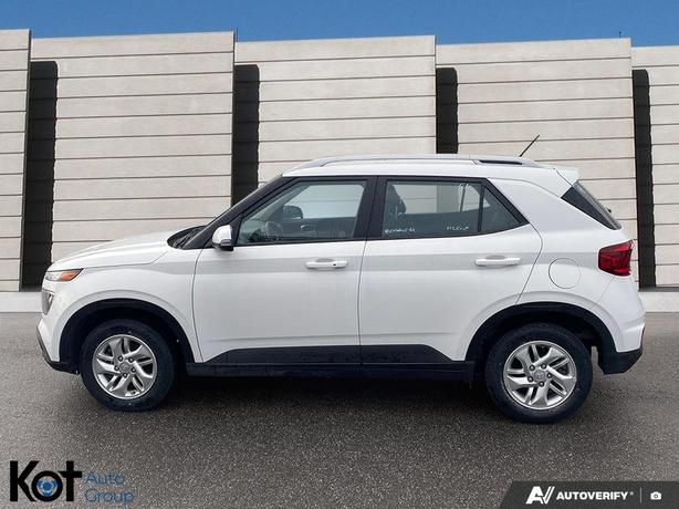 2023 Hyundai Venue Preferred BLUETOOTH APPLE CARPLAY! HEATED SEATS! image 3