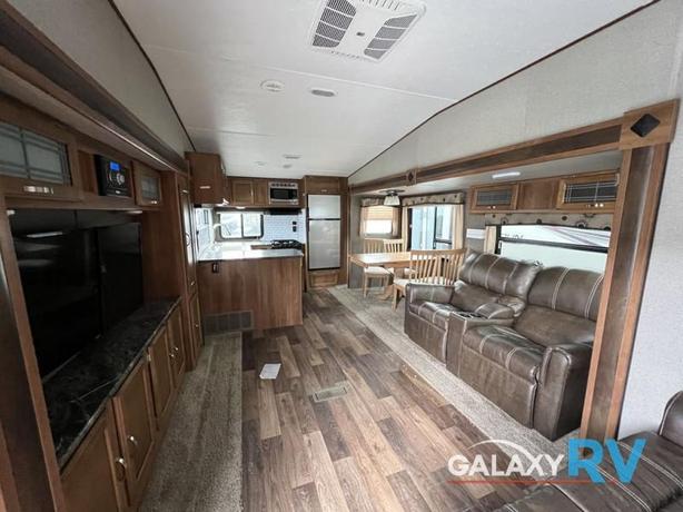 Used 2018 Keystone RV Springdale 302FWRK image 7