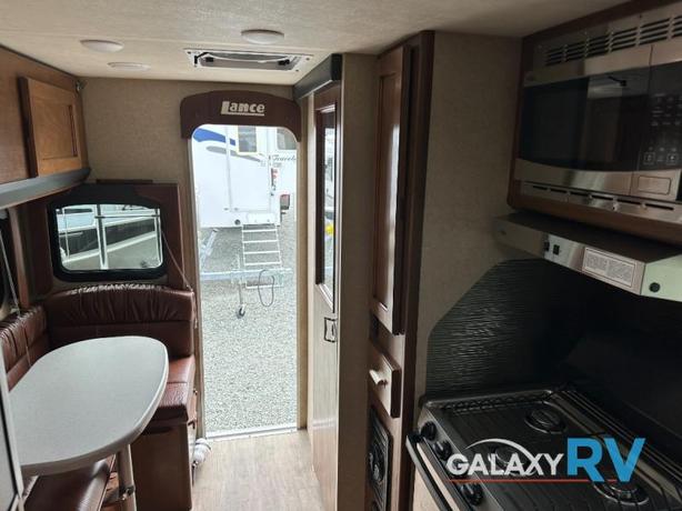 Used 2017 Lance 865 image 6