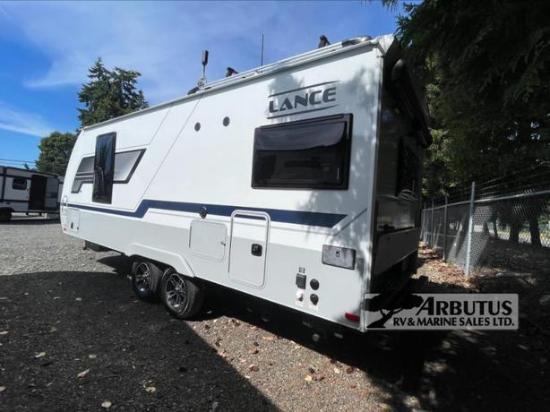 Used 2022 Lance Lance Travel Trailers 2075 image 8