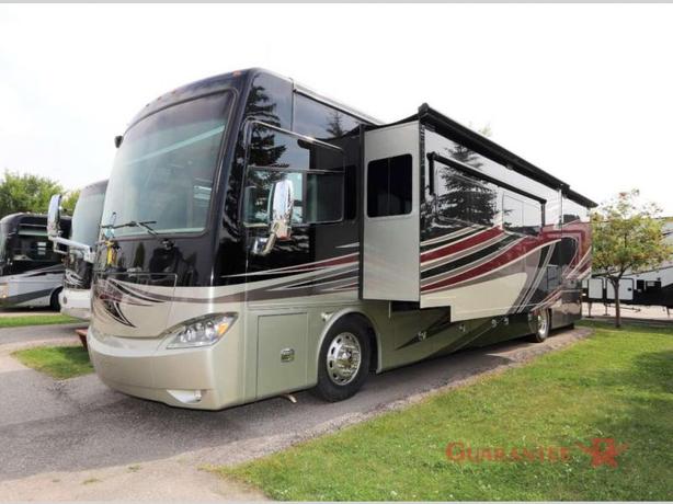 Used 2014 Tiffin Motorhomes Phaeton 40QBH image 3