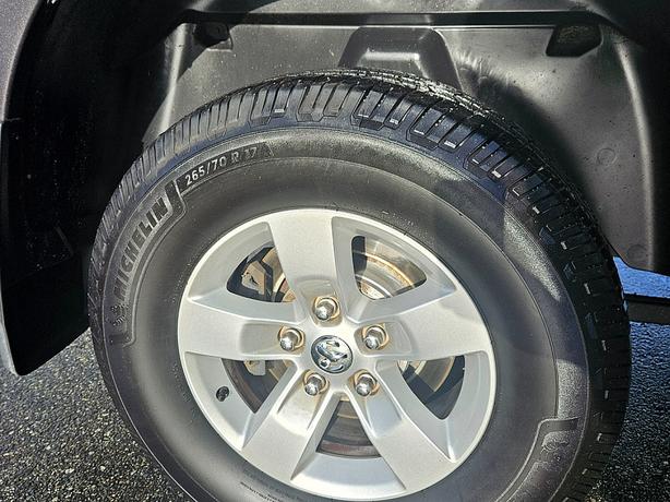 2014 Ram  1500 SLT image 6