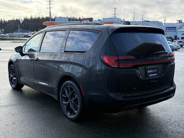 2023 Chrysler Pacifica Touring L AWD image 8