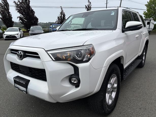 2023 Toyota 4Runner Base image 3