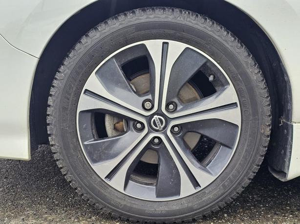 2022 Nissan LEAF SV Hatchback image 5