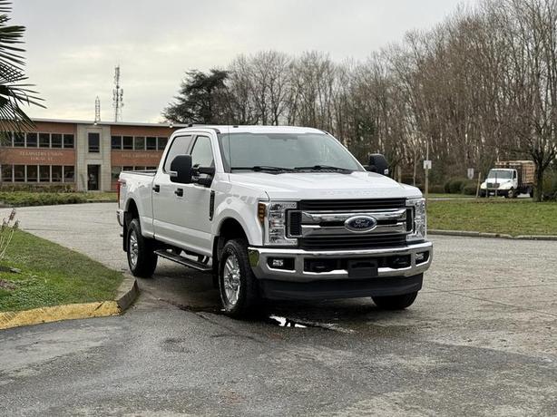 2019 Ford F-250 XLT Super Duty 4x4 Crew Cab image 2