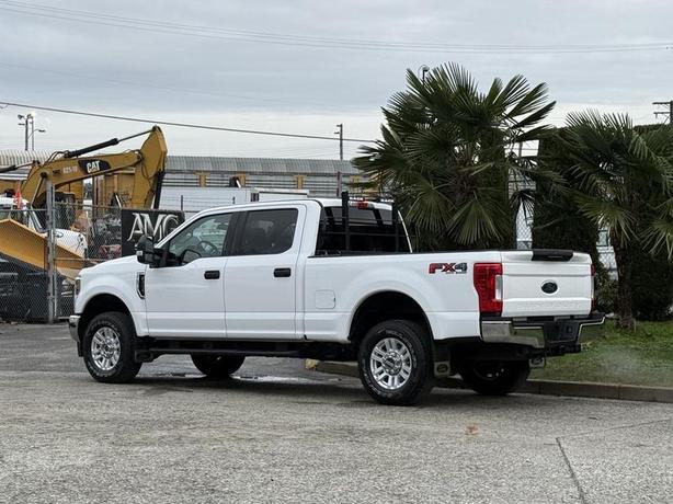 2019 Ford F-250 XLT Super Duty 4x4 Crew Cab image 6