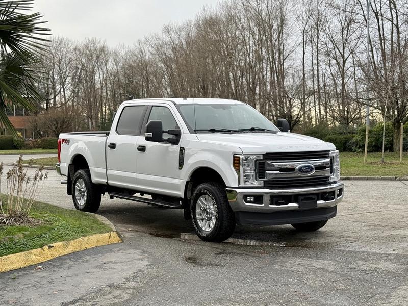 2019 Ford F-250 XLT Super Duty 4x4 Crew Cab display photo