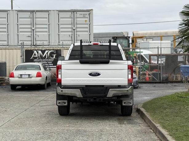 2019 Ford F-250 XLT Super Duty 4x4 Crew Cab image 8