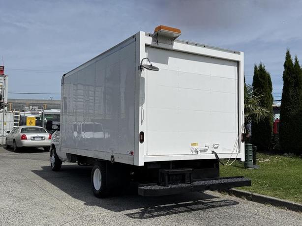 2018 Ford E-450 XL Super Duty 16 Foot Cube Van image 8