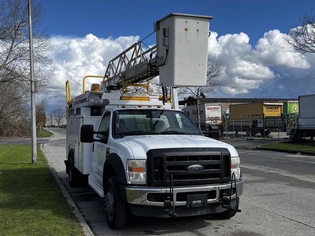 2008 Ford F-550 Service Truck With Bucket  2WD Diesel image 2