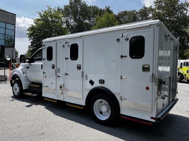 2011 Ford F-650 Pro Loader Ex-Sheriff Van Cummins Diesel Service Truck 2WD image 7
