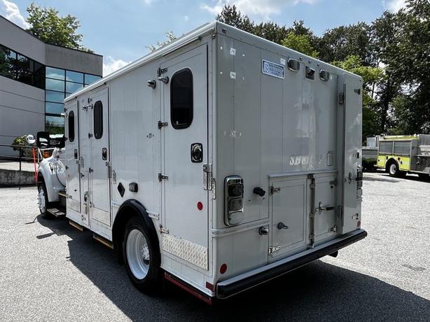 2011 Ford F-650 Pro Loader Ex-Sheriff Van Cummins Diesel Service Truck 2WD image 8