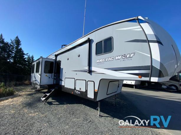 Used 2022 Forest River RV Arctic Wolf 327MB image 1