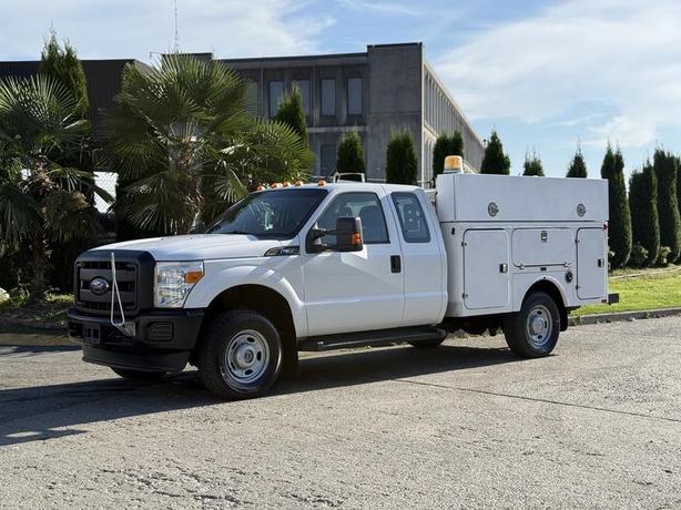 2012 Ford F-350 SD XL SuperCab 4WD Service Truck image 5