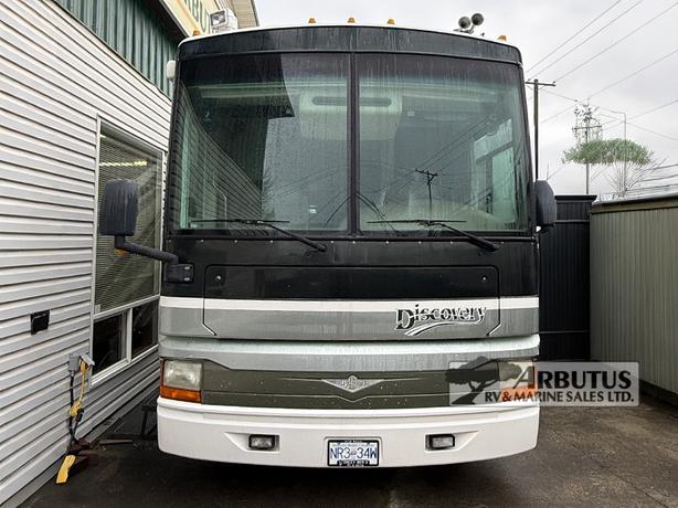 Used 2003 Fleetwood RV Discovery 39L image 8