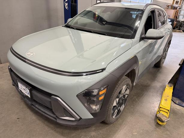 2025 Hyundai Kona Preferred HEATED SEATS & STEERING WHEEL! APPLE CARPLAY! ANDROI image 2