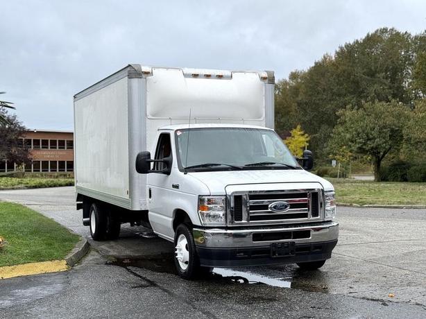 2022 Ford E-450 Super Duty 16-Foot Cube Van image 2
